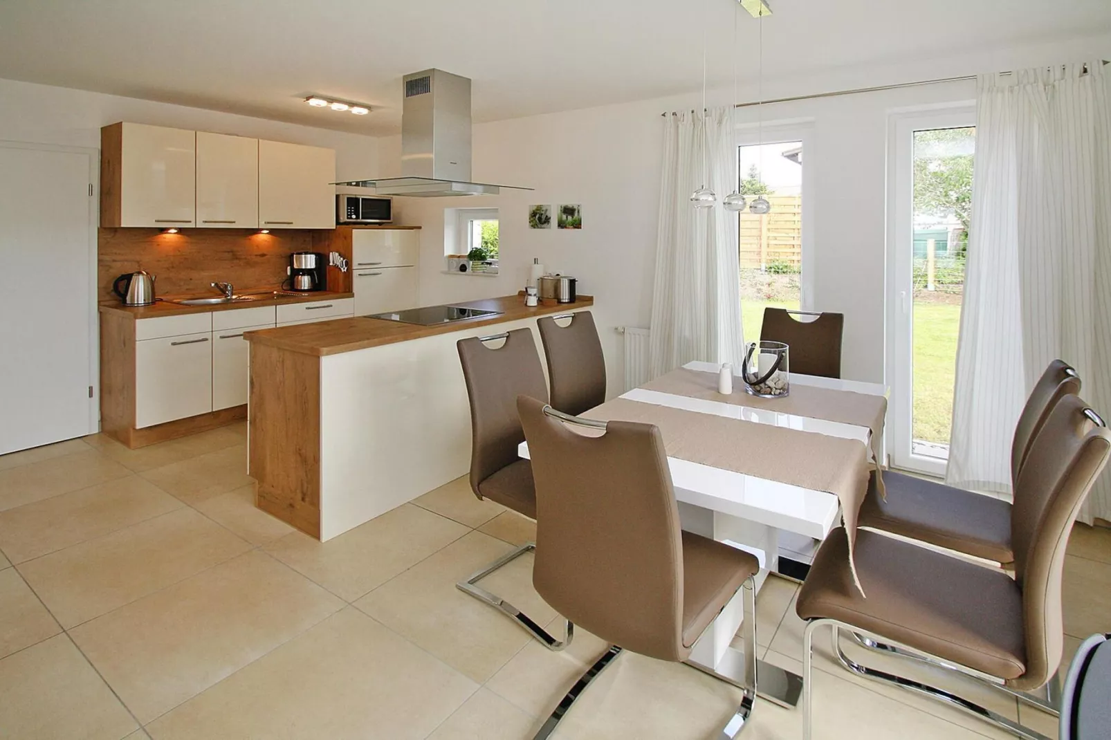 Ferienhaus Min Kaat-Eetkamer