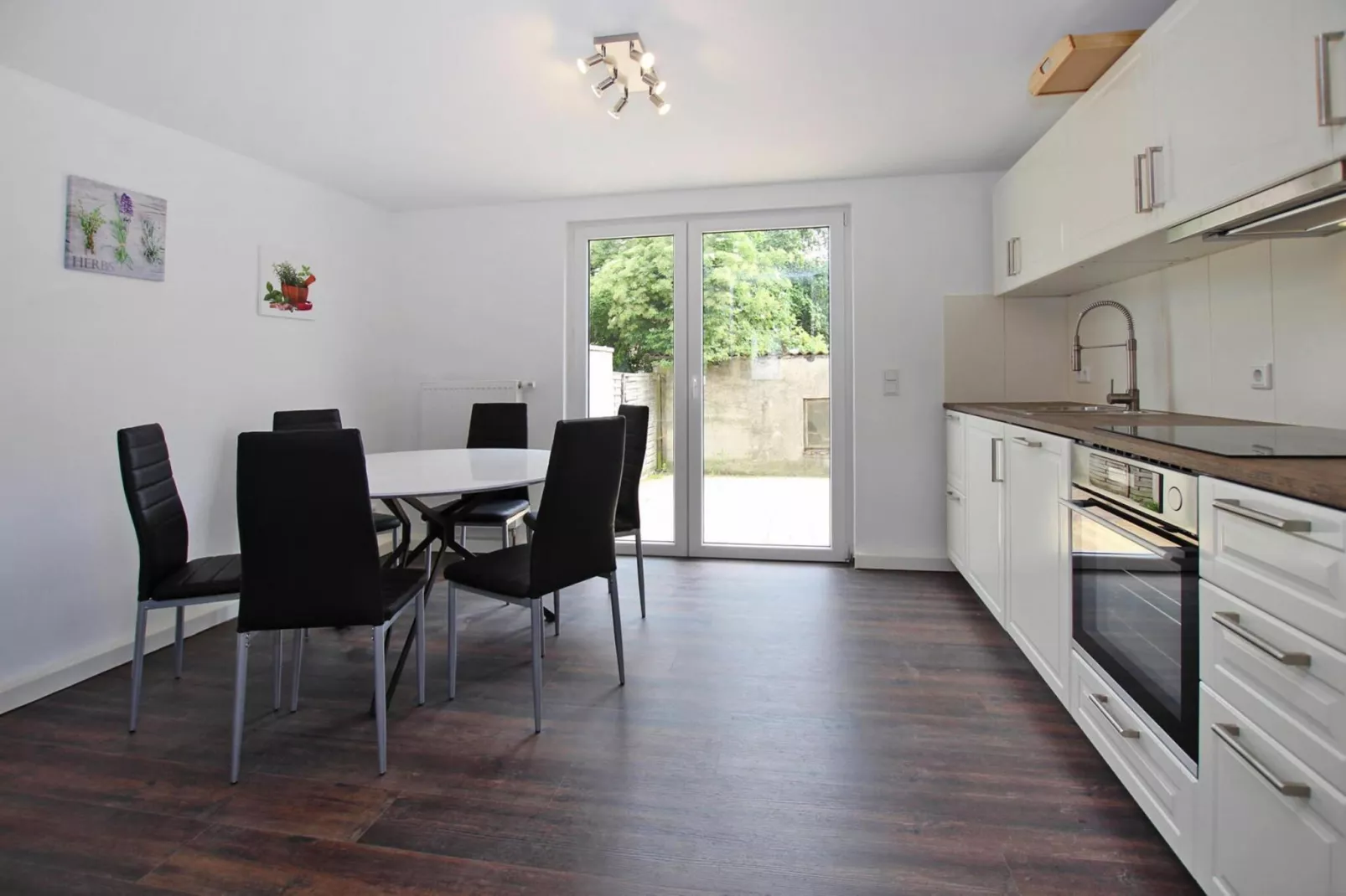 Ferienhaus 85 qm-Eetkamer