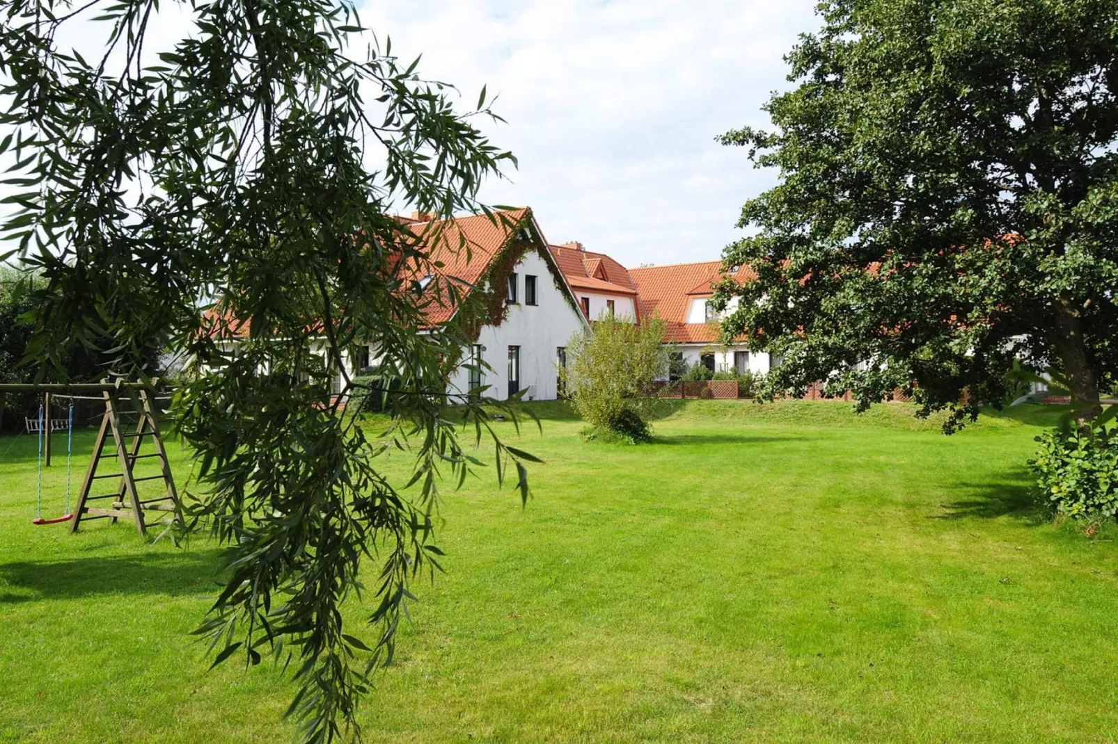 Post Hiddensee -Wohnung 2-Buitenkant zomer