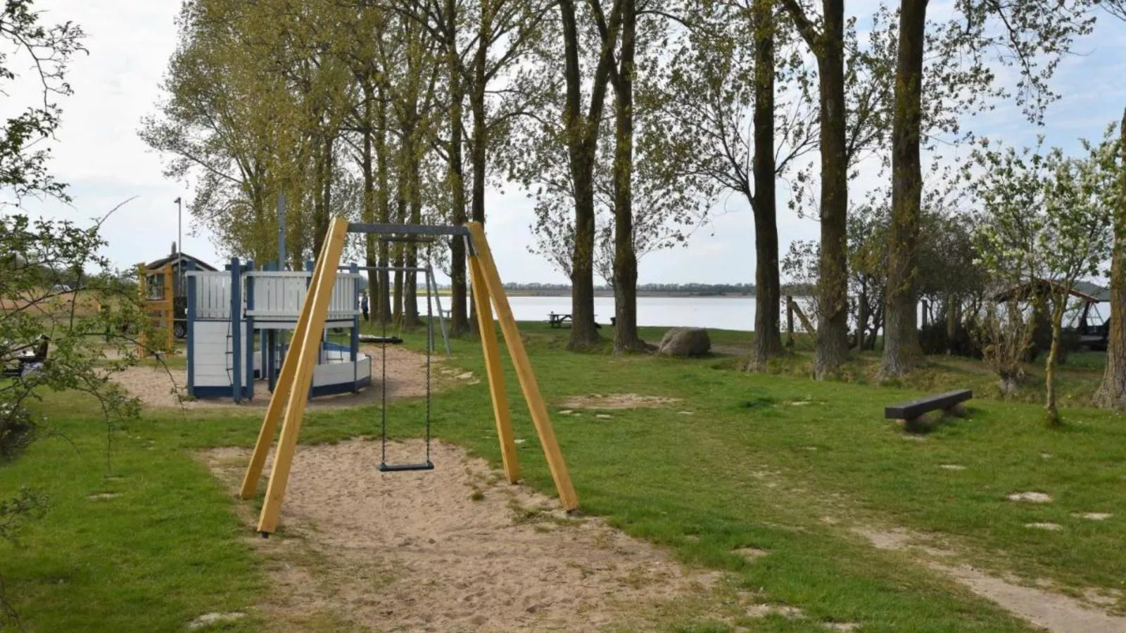 Am Salzhaff mit Sauna-Gebieden zomer 1km