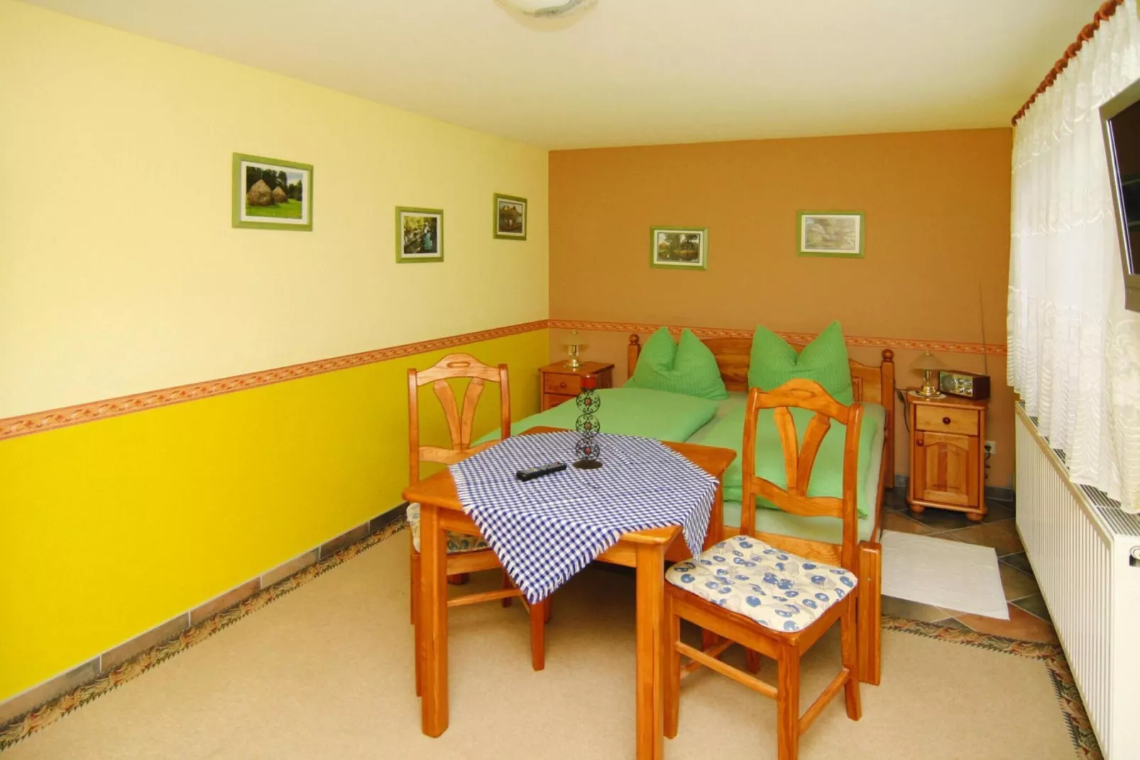 Reihenbungalow an einem Spreearm-Eetkamer
