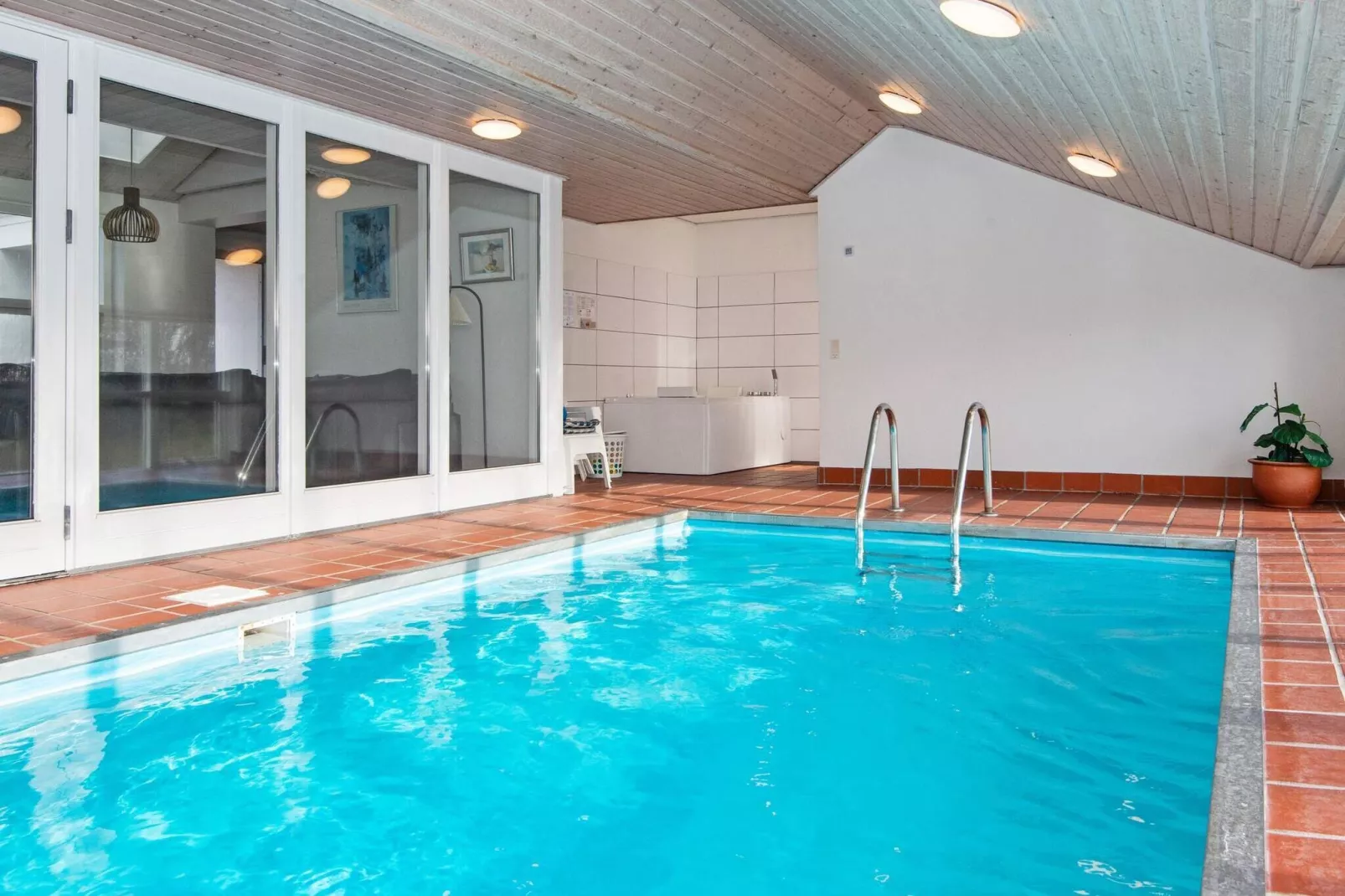 Rustgevende vakantiewoning in Ebeltoft met whirlpool-Zwembad
