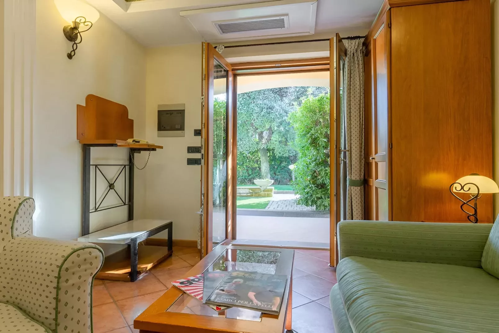 Bilocale vista Golf 120-Woonkamer