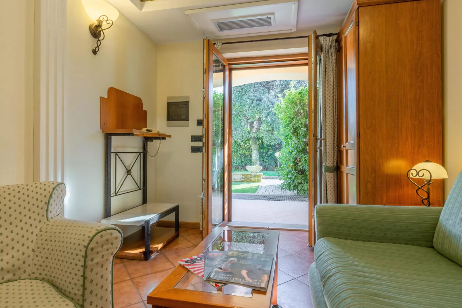 Bilocale vista Golf 120-Woonkamer