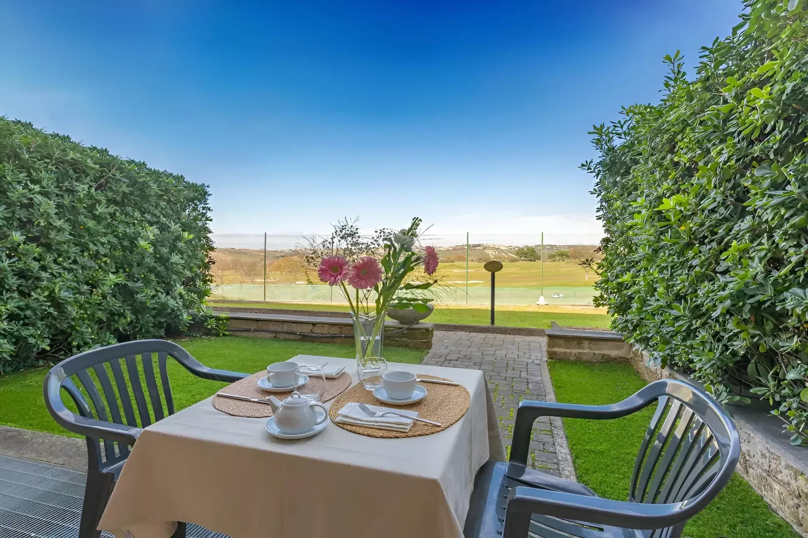 Bilocale vista giardino 105-Terrasbalkon