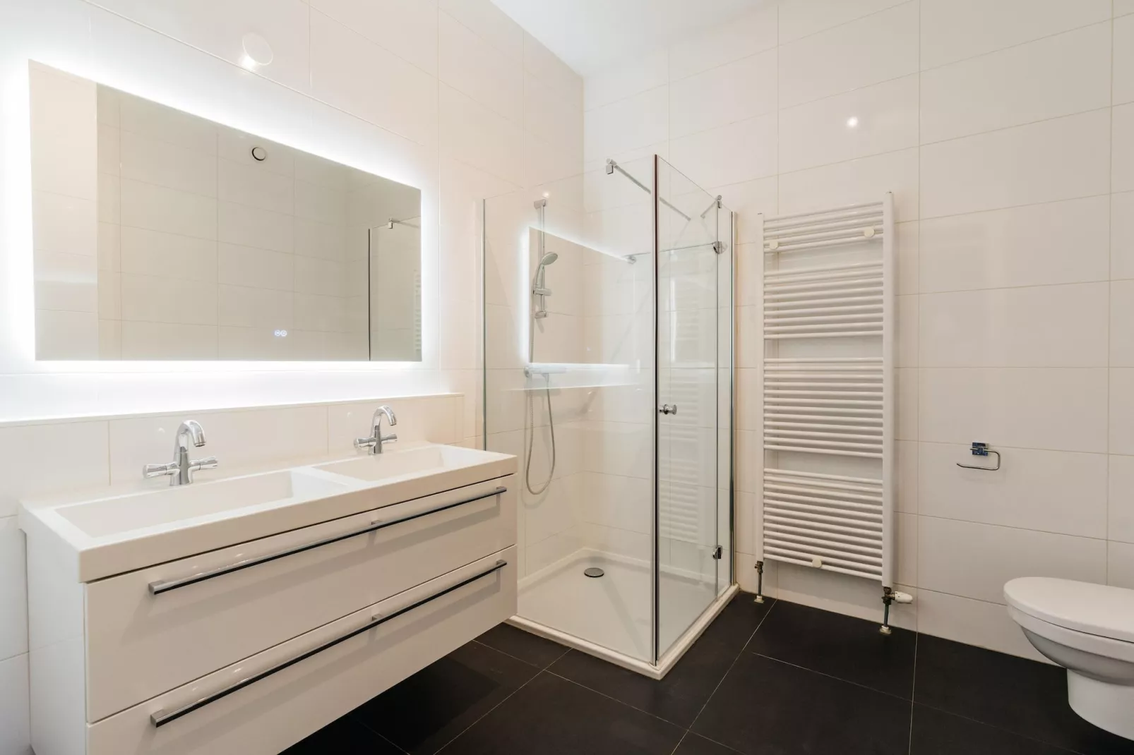Scheveningen Harbour 18B-Badkamer
