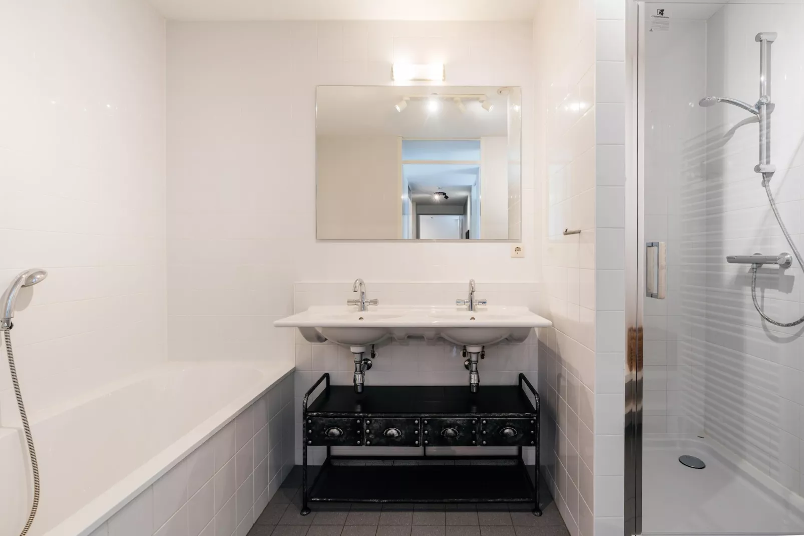 Scheveningen Harbour 80B-Badkamer