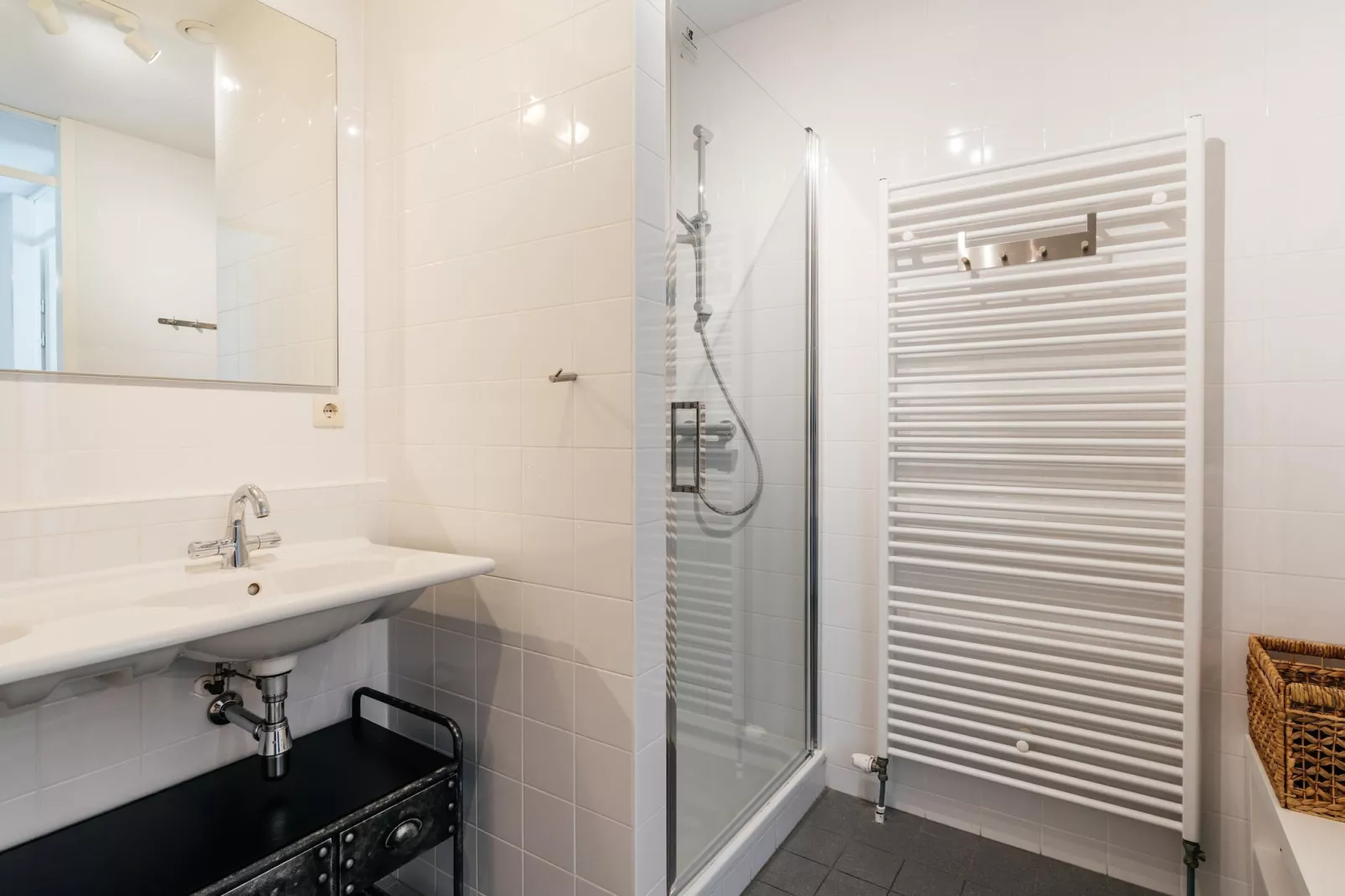 Scheveningen Harbour 80B-Badkamer