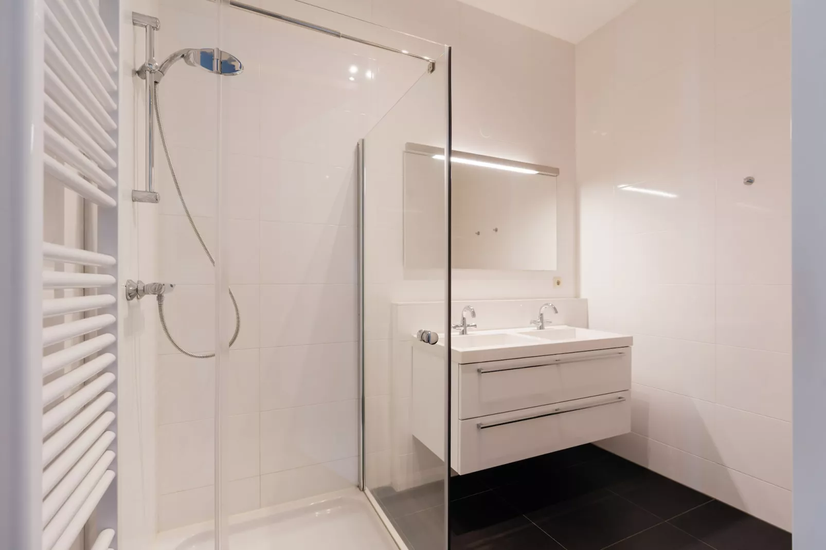 Scheveningen Harbour 6B-Badkamer