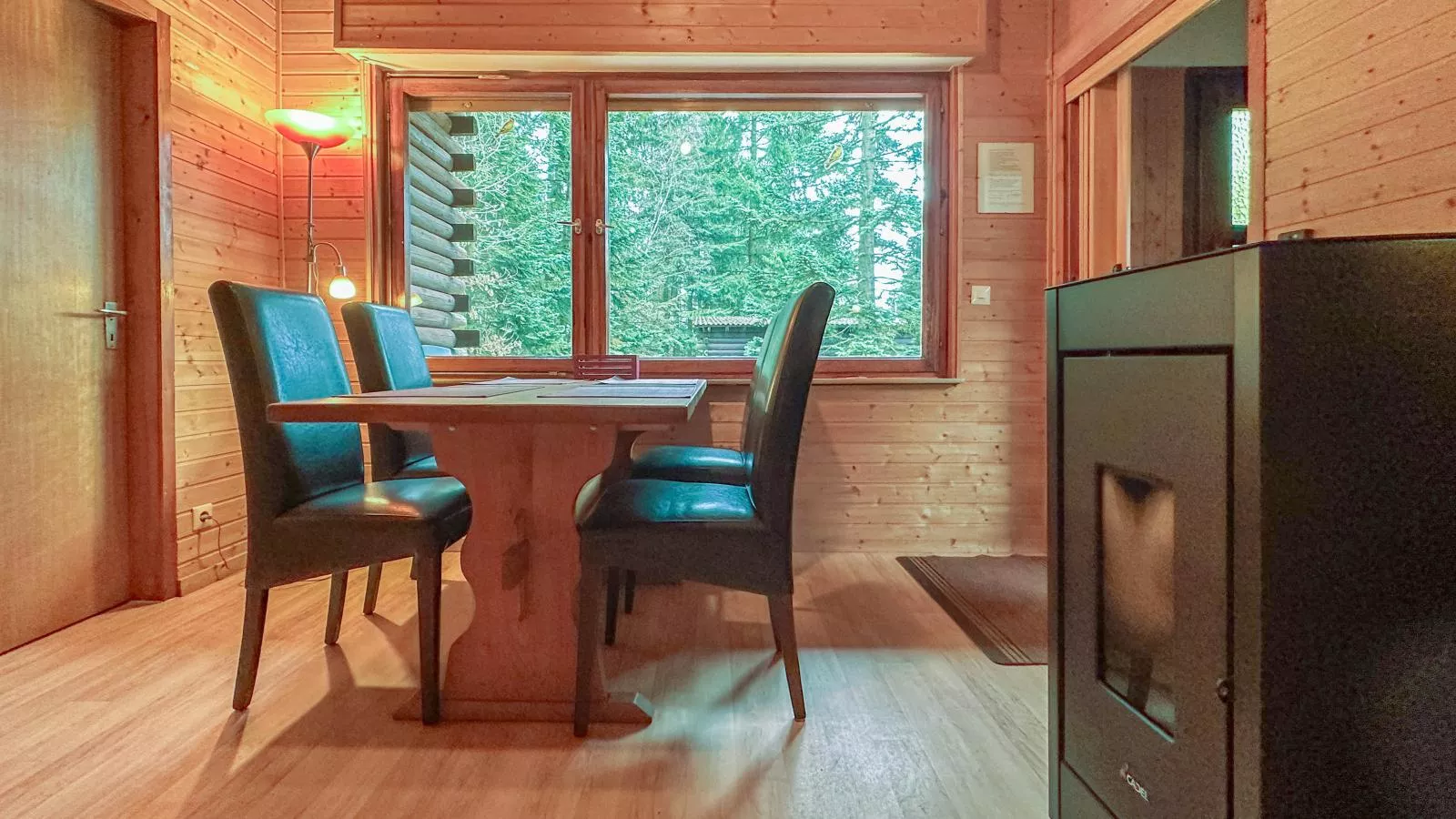 Forest Cabin-Eetkamer