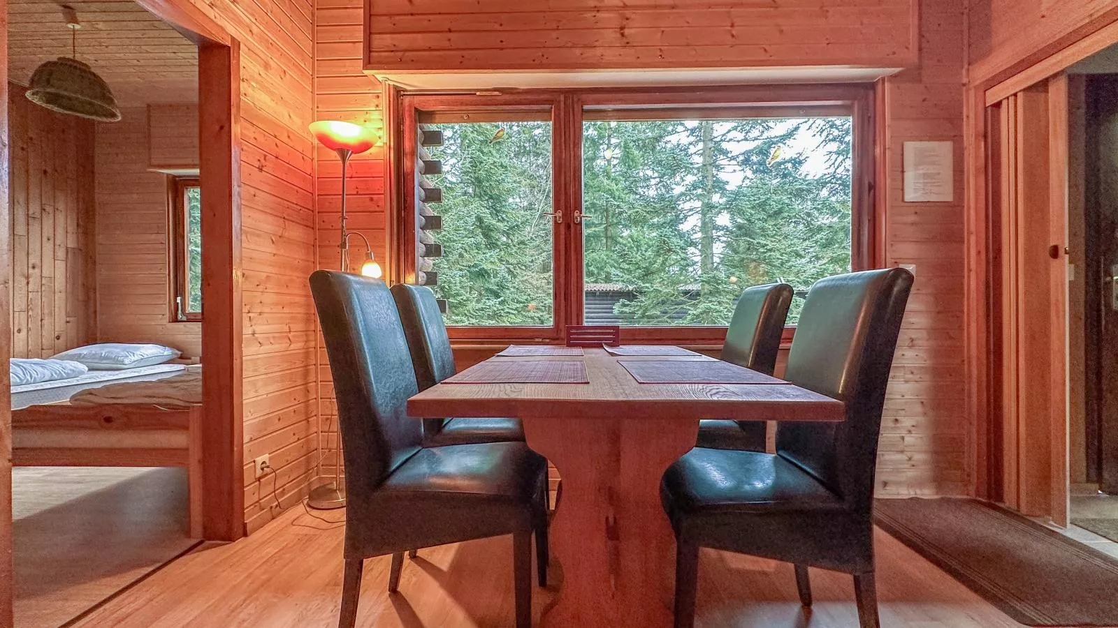 Forest Cabin-Eetkamer