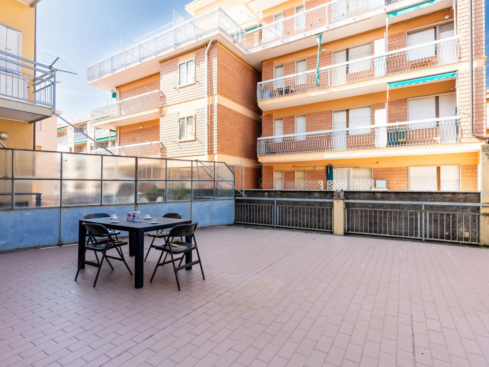 Maurizio's Place-Buiten