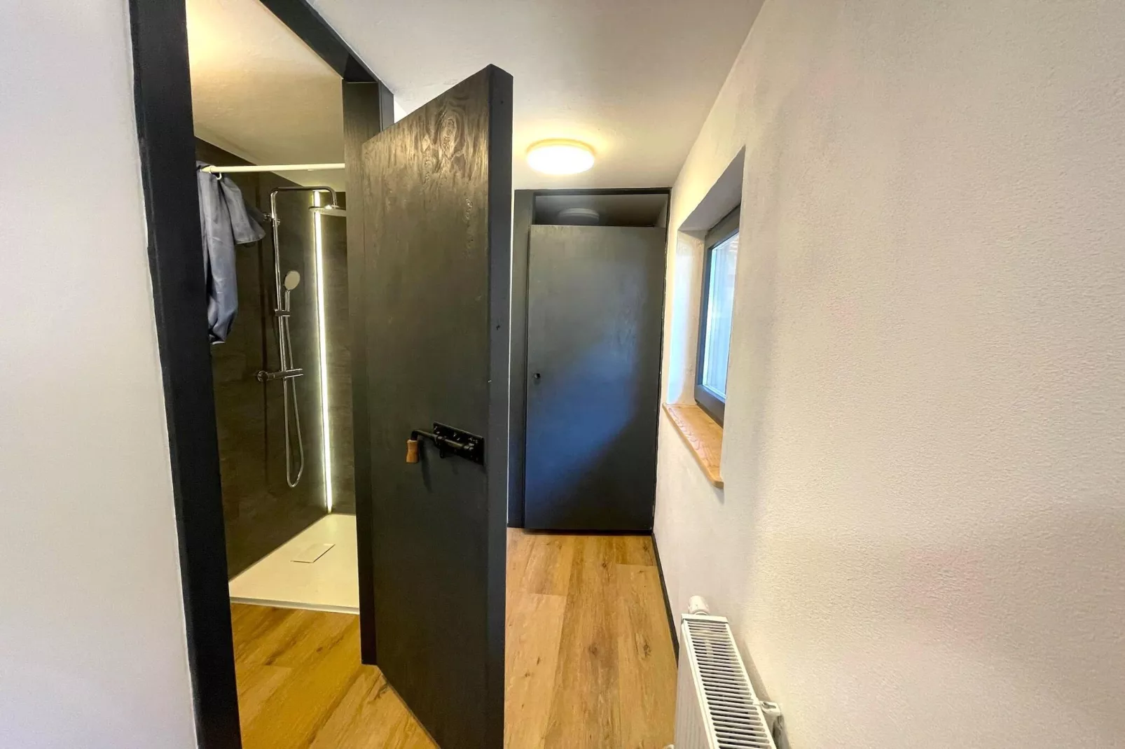 Backyard Mountain Hostel-Badkamer
