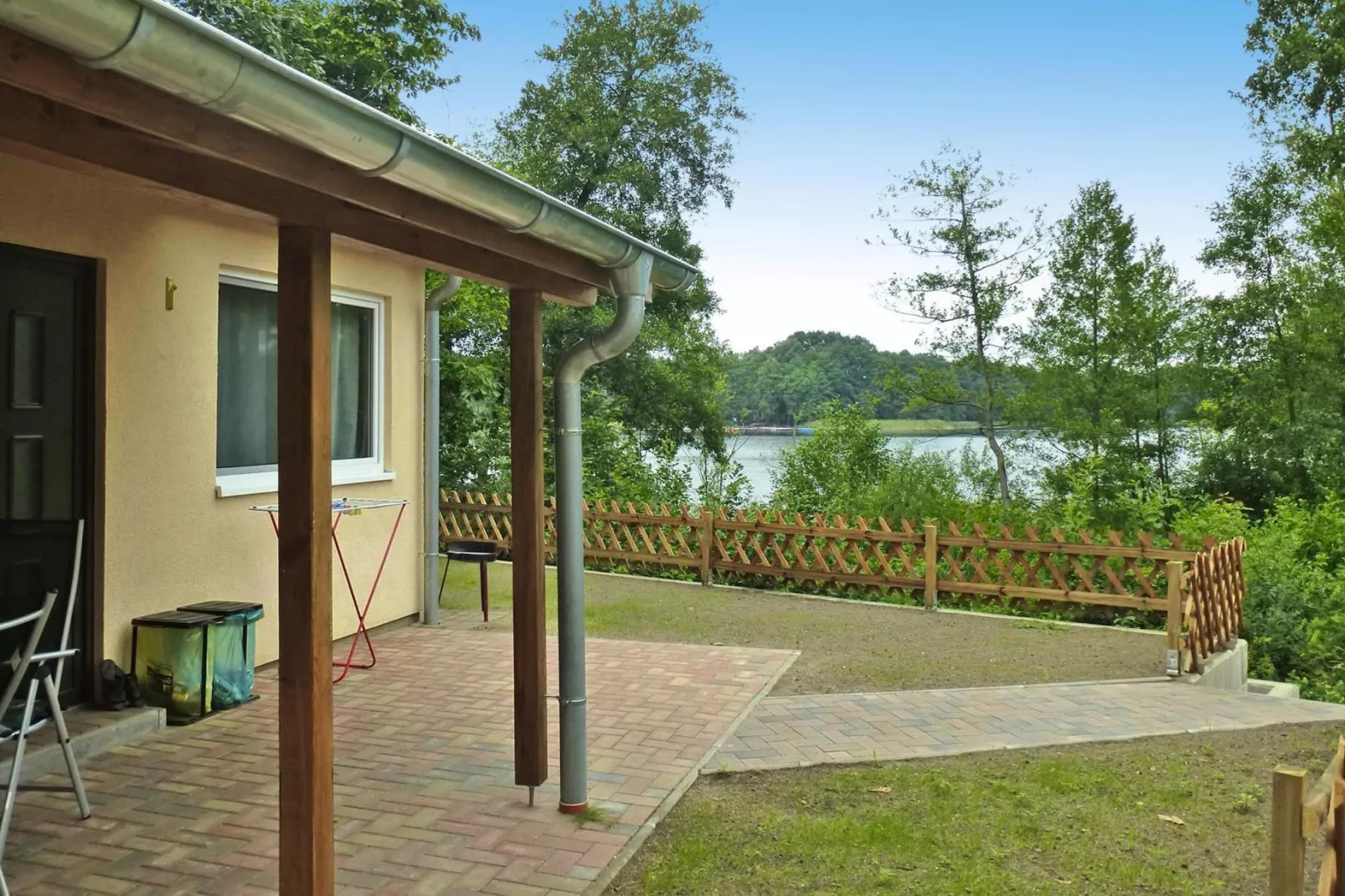 Bungalow deluxe 48 qm-Buitenkant zomer