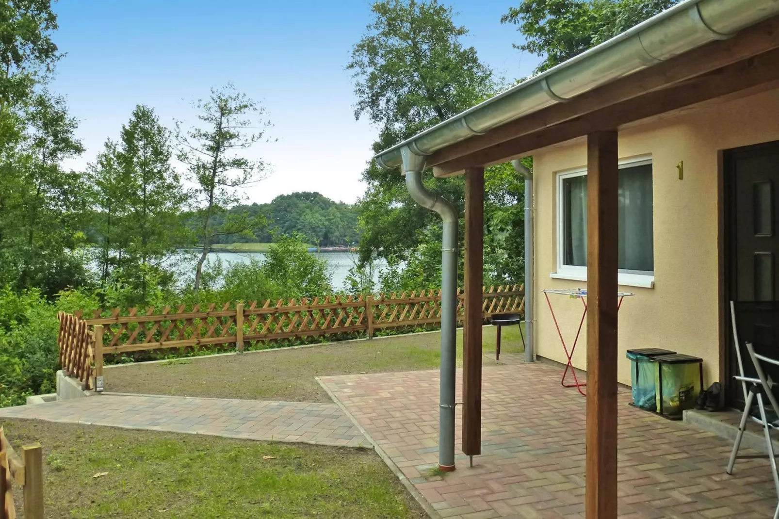 Bungalow deluxe 48 qm-Buitenkant zomer