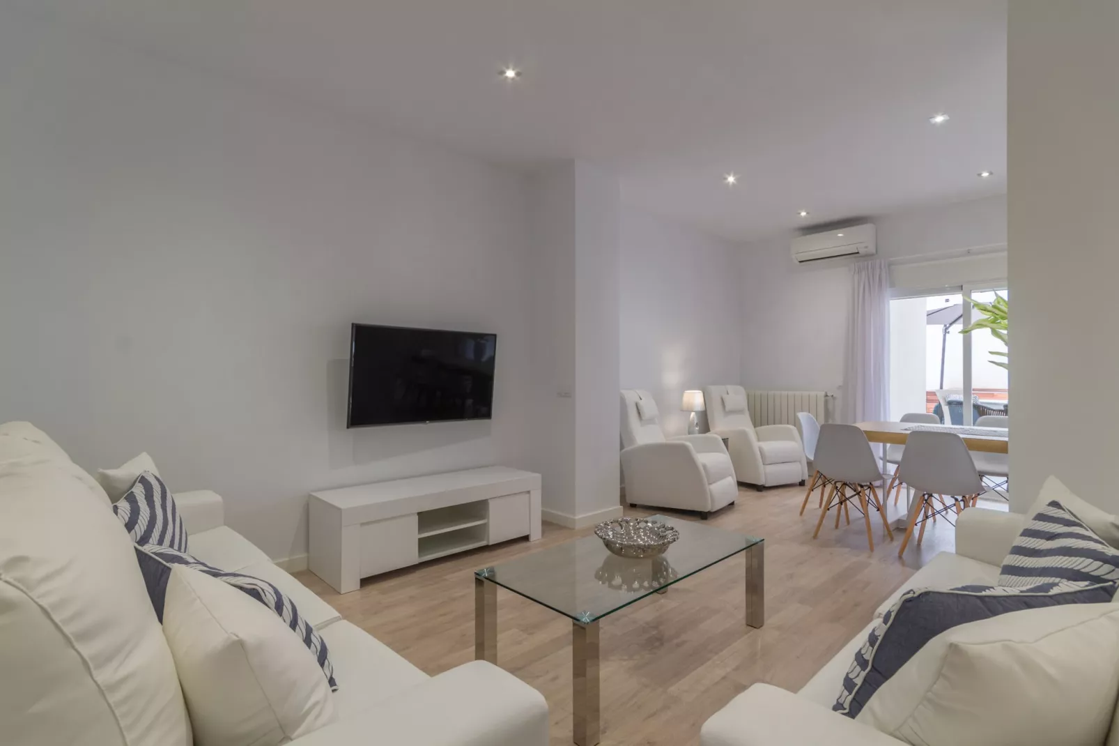 Miquel Santandreu 40, TownHouse 5StarsHome Mallorc-Woonkamer