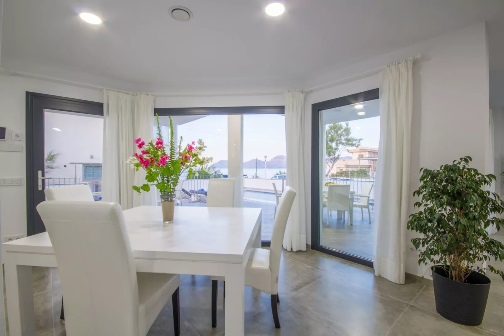 Son Serra Paradise, Beach House 5StarsHome Mallorc-Woonkamer