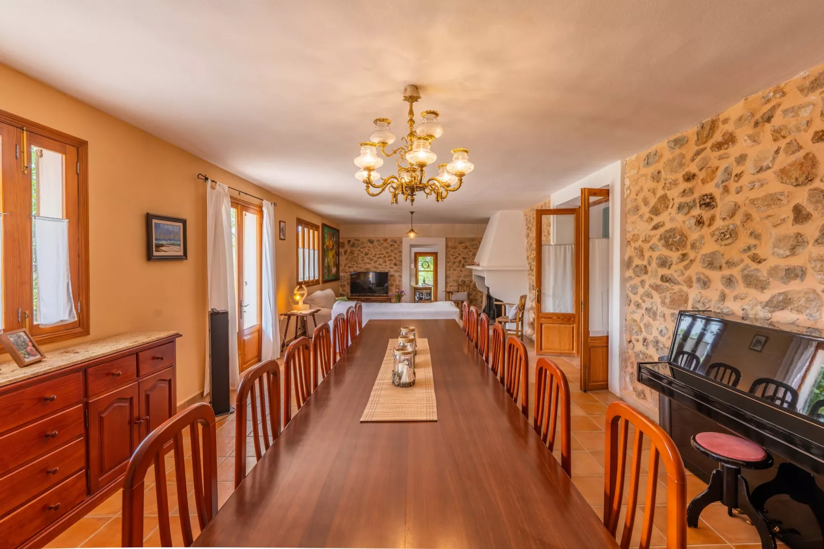 Issamar, Finca 5StarsHome Mallorca-Eetkamer