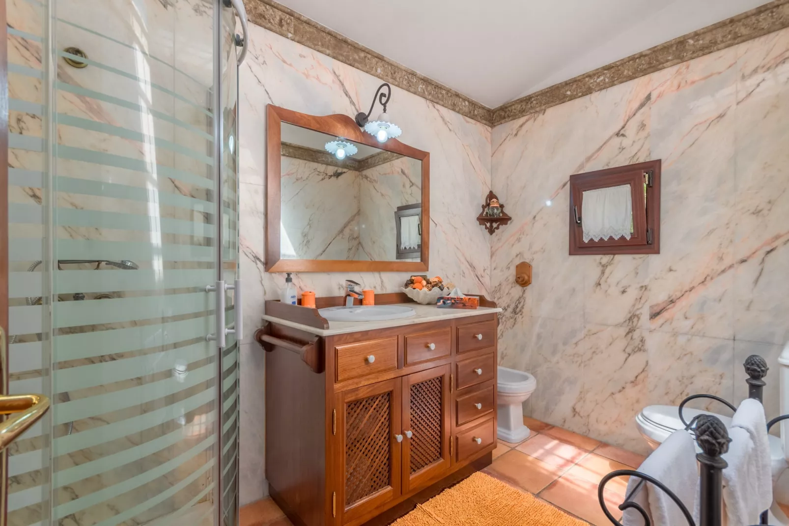Buitre negro, Finca 5StarsHome Mallorca-Badkamer