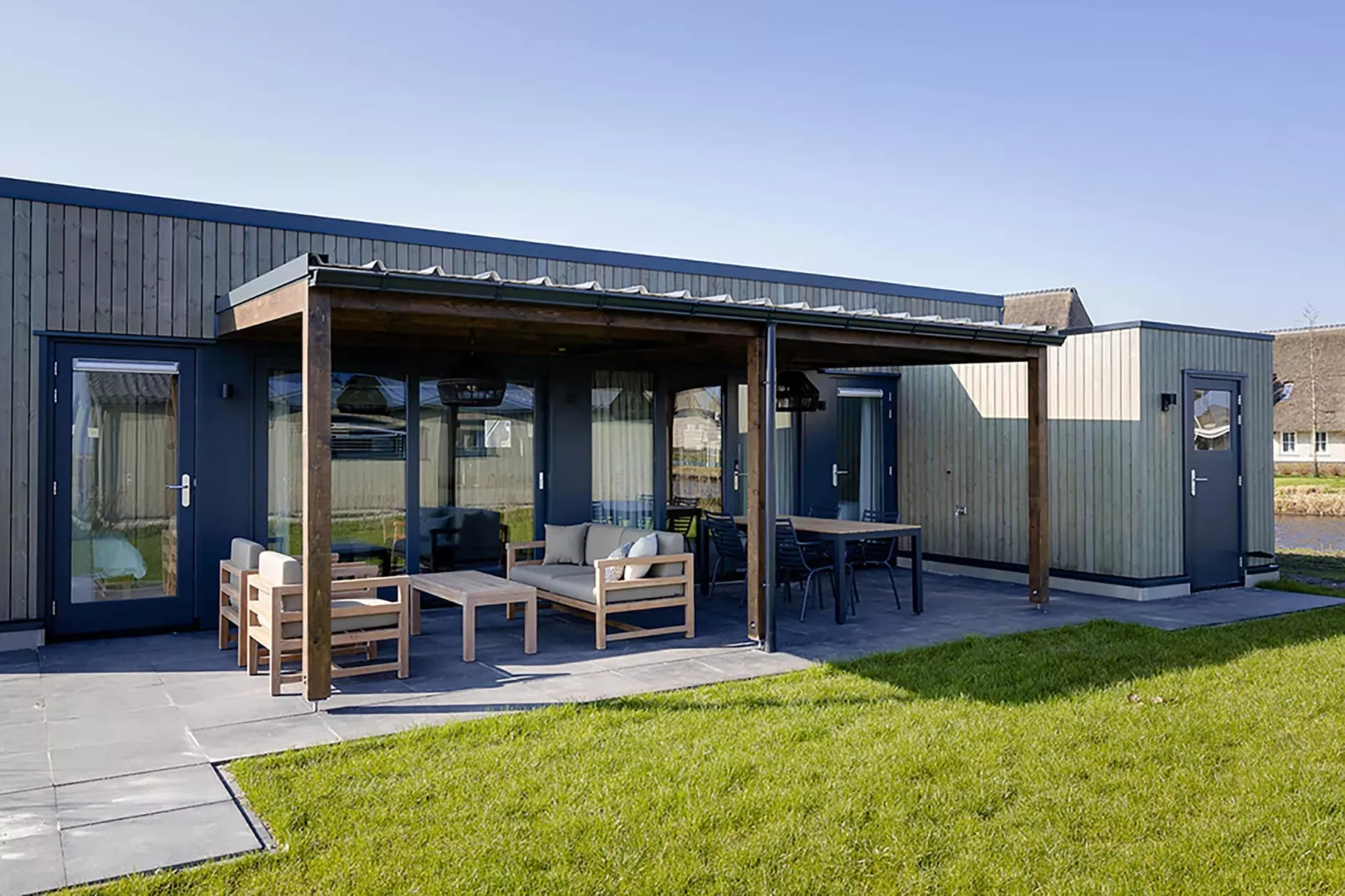 Docklodge 28-Buitenkant zomer