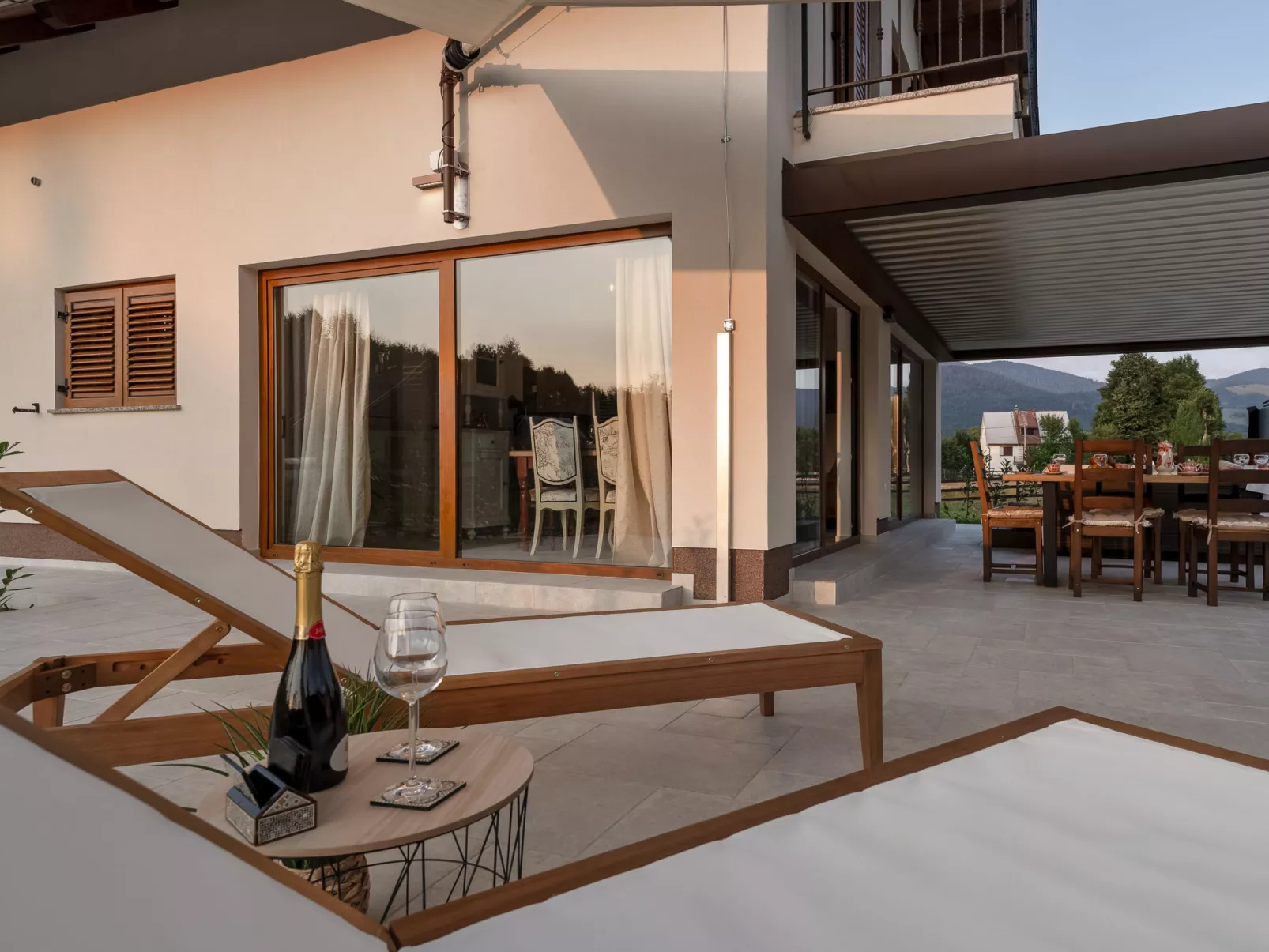Mountain House Volta 1-Buiten