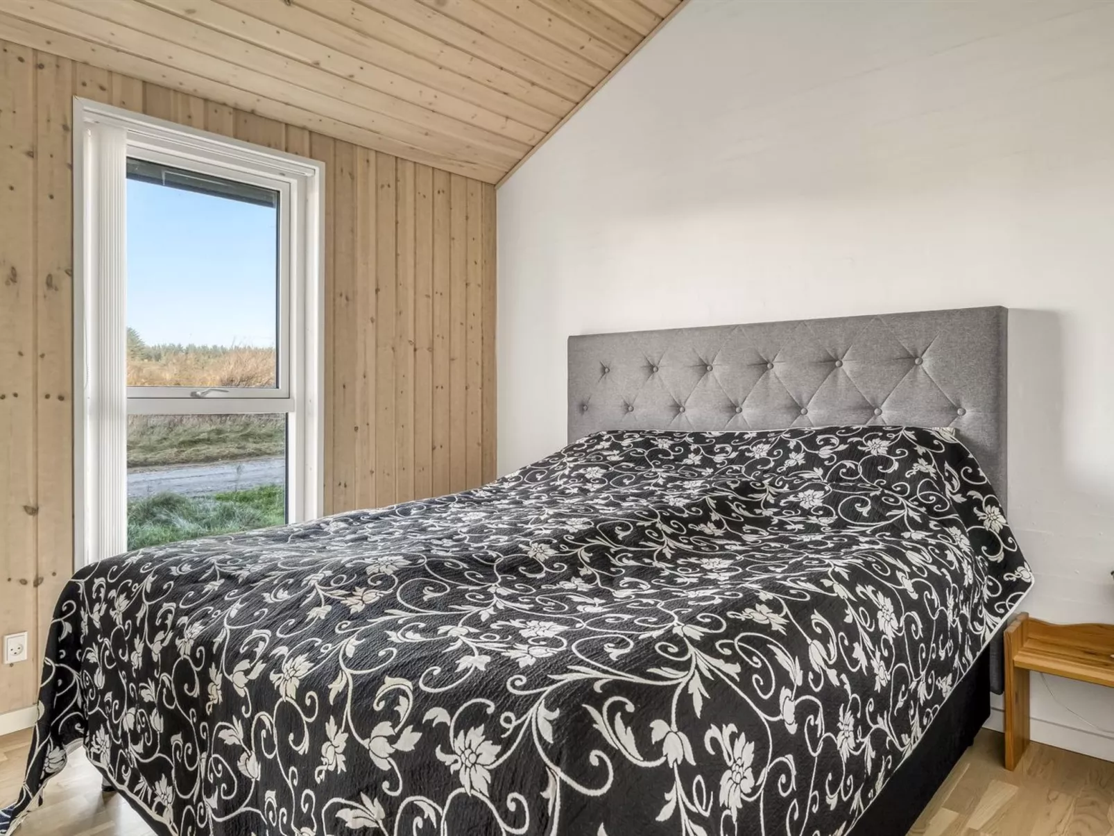"Ilya" - 1.7km from the sea-Binnen
