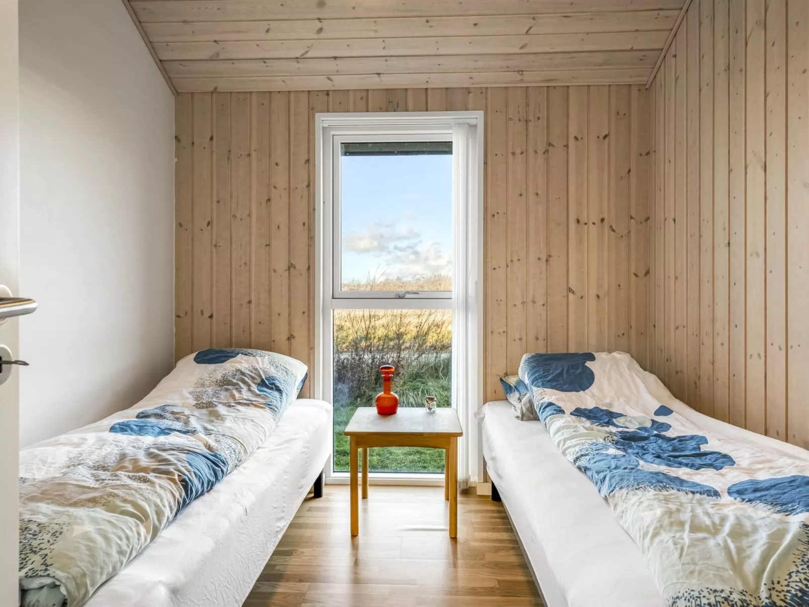 "Ilya" - 1.7km from the sea-Binnen