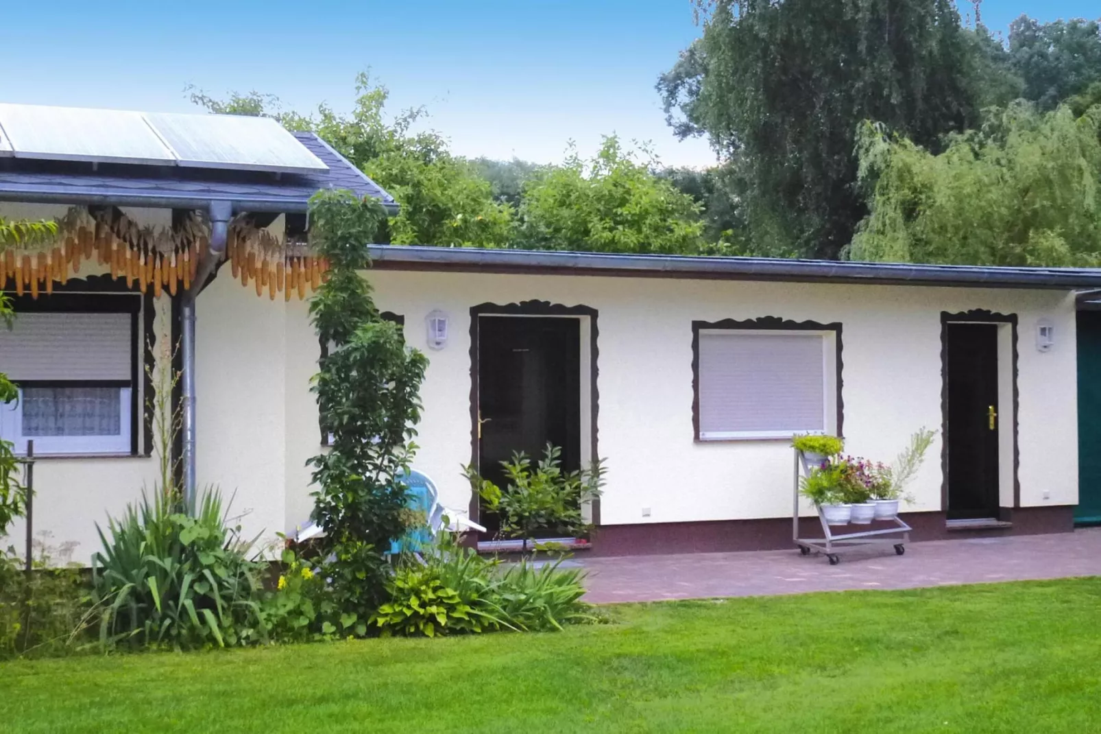 Reihenbungalow an einem Spreearm-Buitenkant zomer