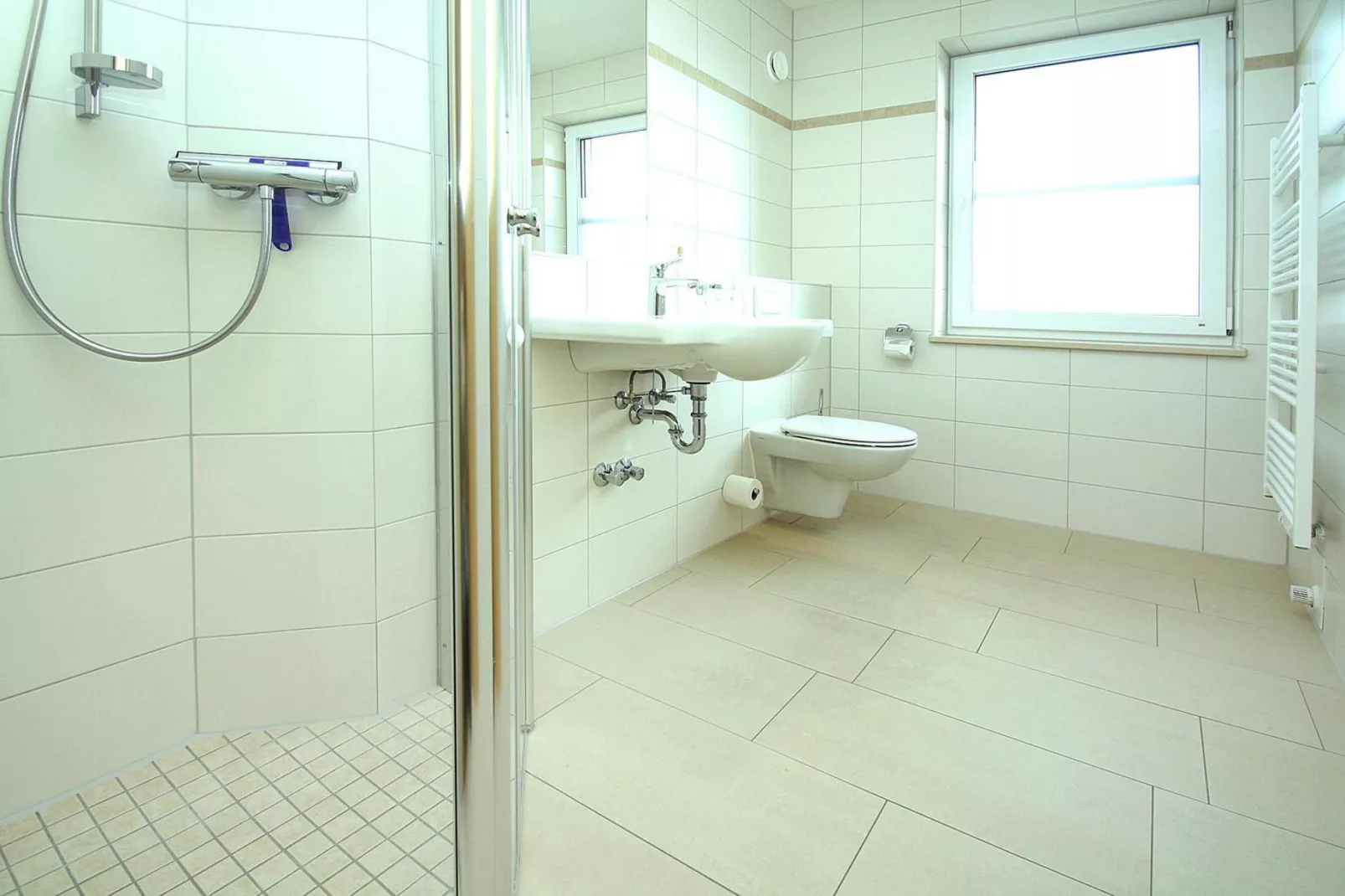 Appartementhaus Leuchtturm / Fewo OG 72 qm-Badkamer