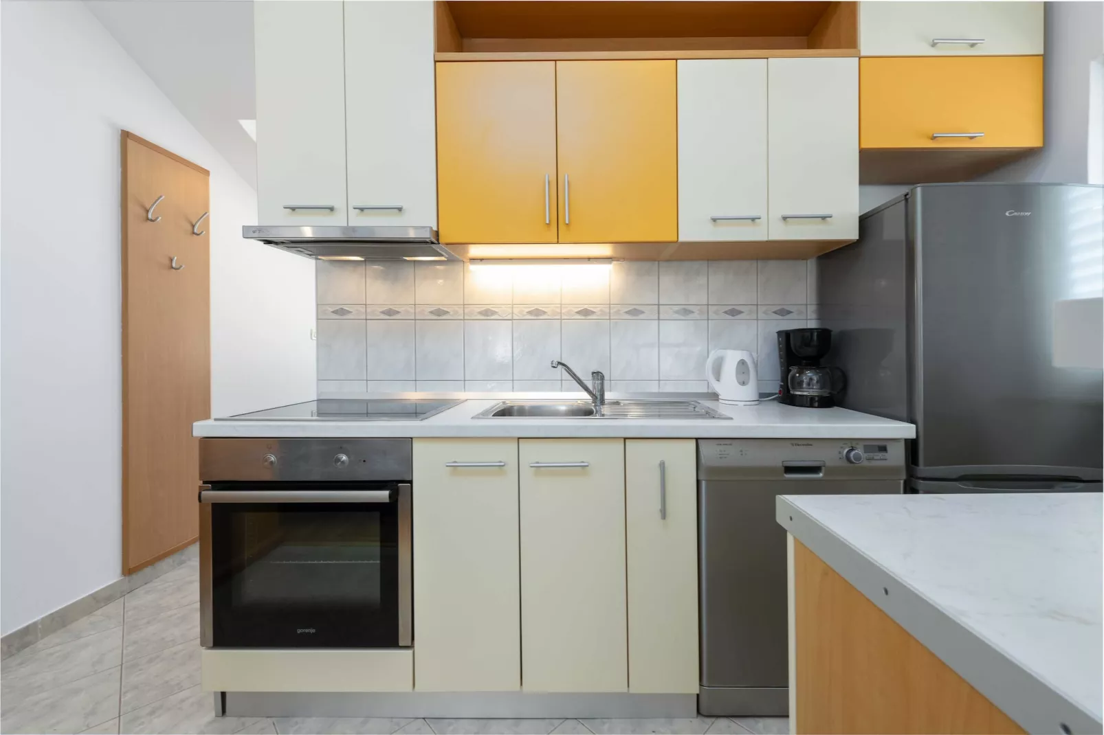 Green Hills Apartment - One Bedroom Apartment with Balcony and Sea View-Keuken