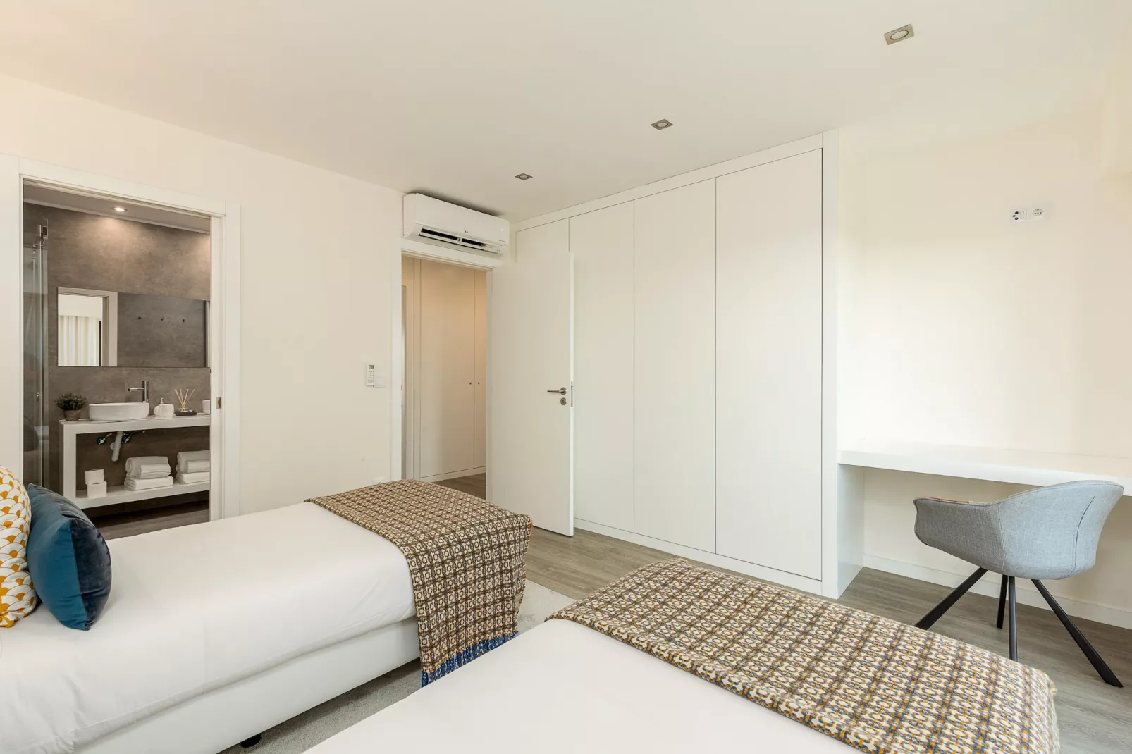 YOUROPO - Central-Slaapkamer