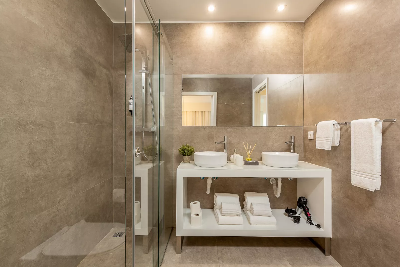YOUROPO - Central-Badkamer