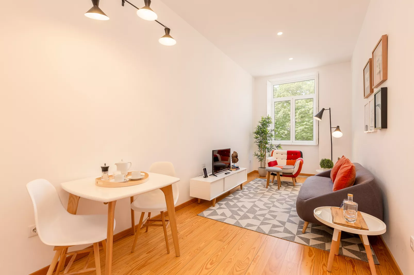 YOUROPO - Cosy 3-Woonkamer