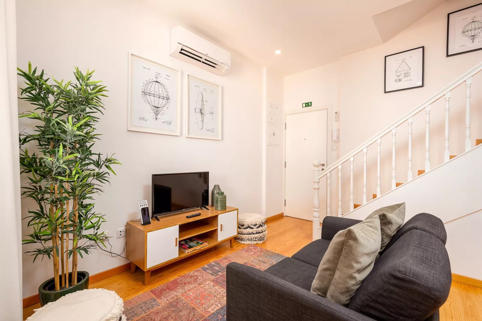 YOUROPO - Cosy 6-Woonkamer