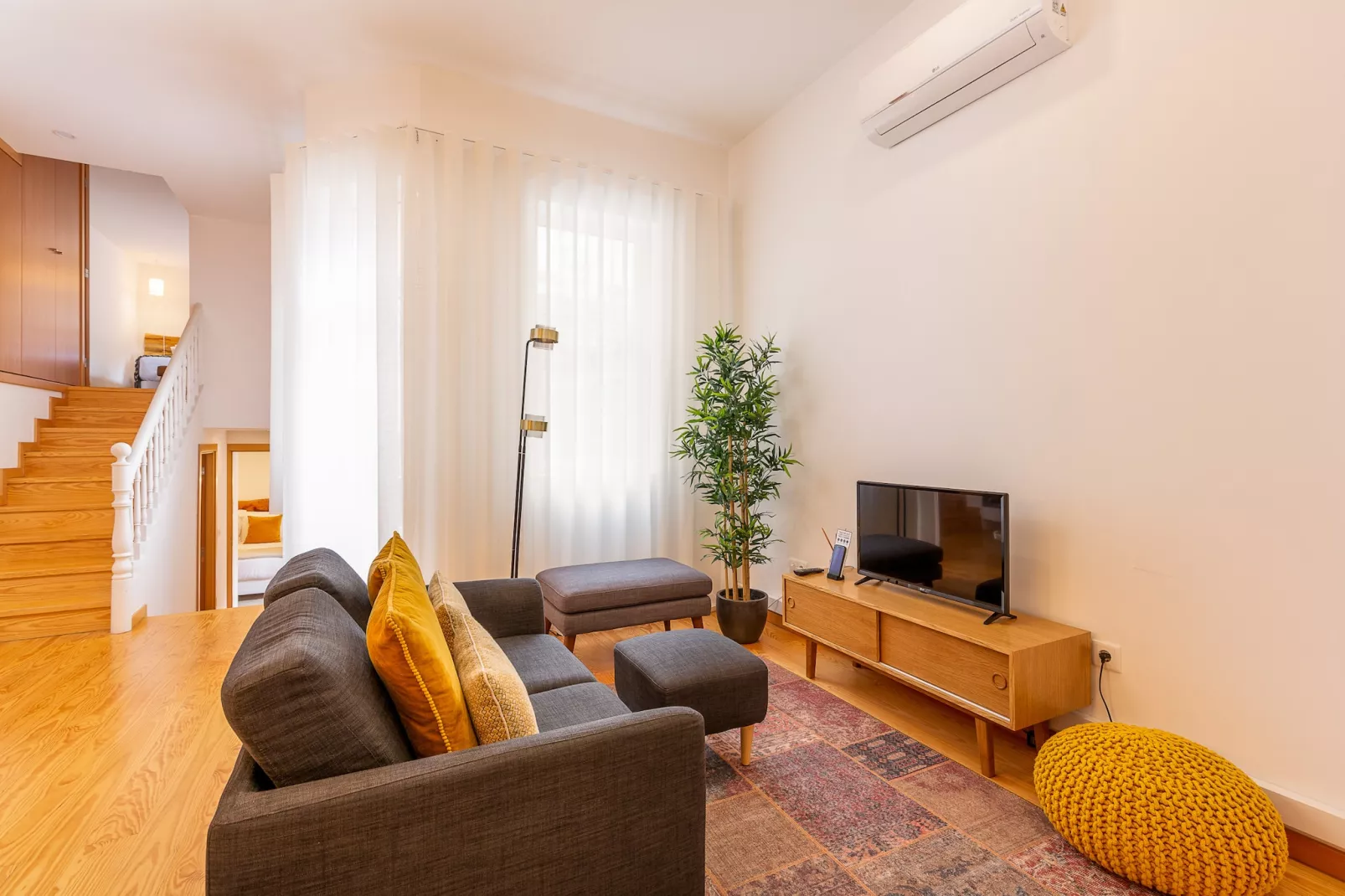 YOUROPO - Cosy 4-Woonkamer