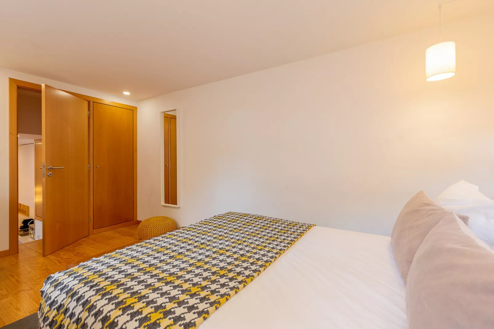 YOUROPO - Cosy 4-Slaapkamer
