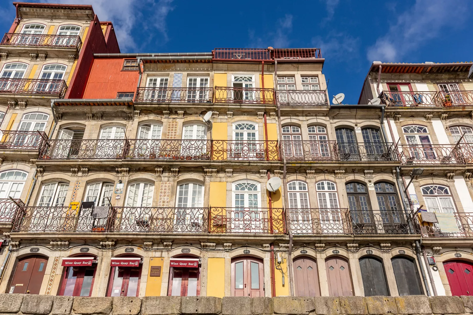 YOUROPO - Ribeira Porto 1-Buitenkant zomer