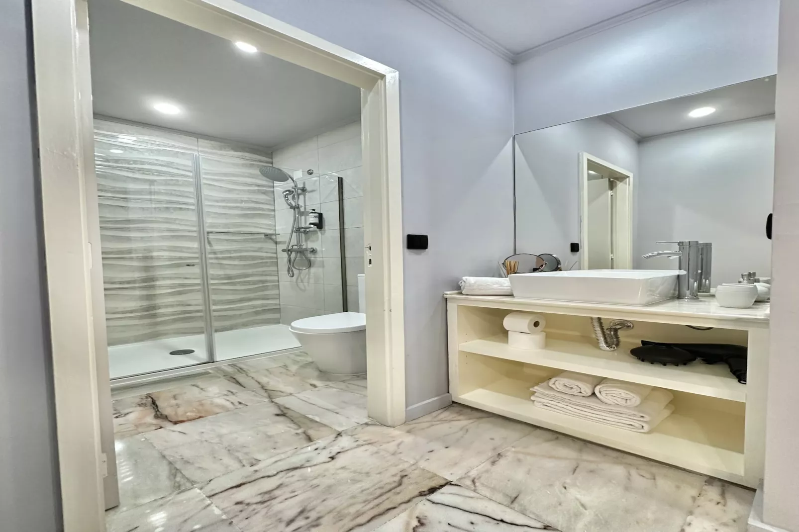YOUROPO - Downtown 4A-Badkamer