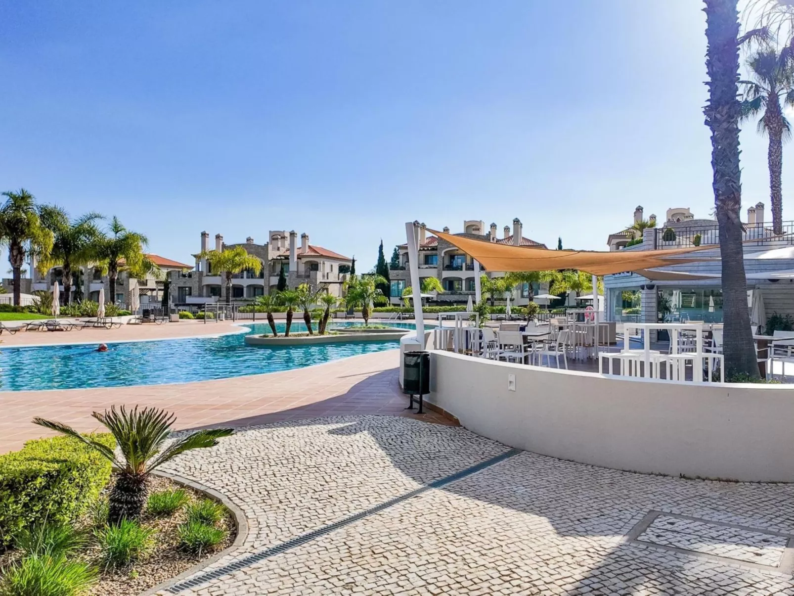 Pine Hills Turquesa-Buiten
