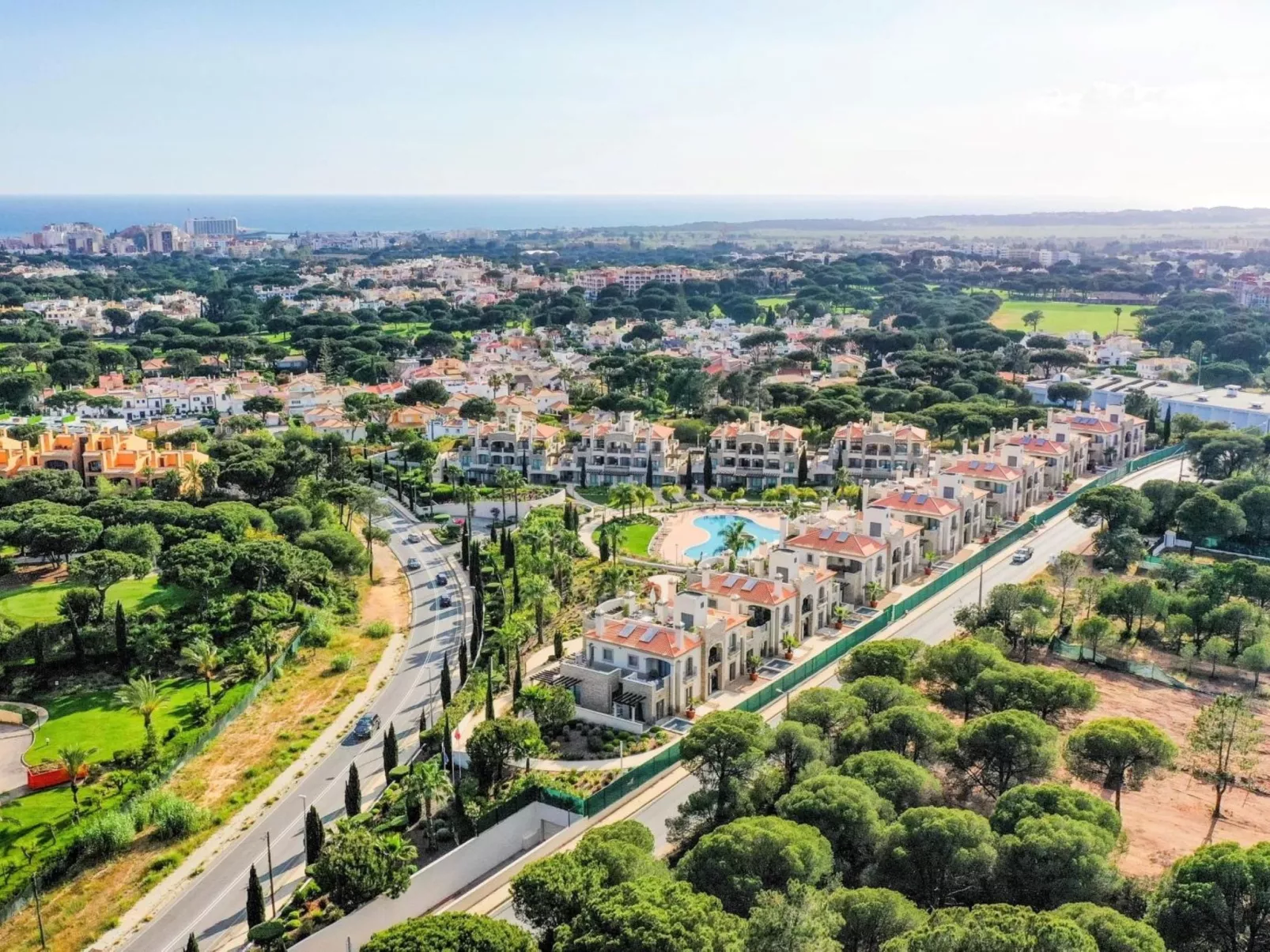 Pine Hills Coral-Buiten