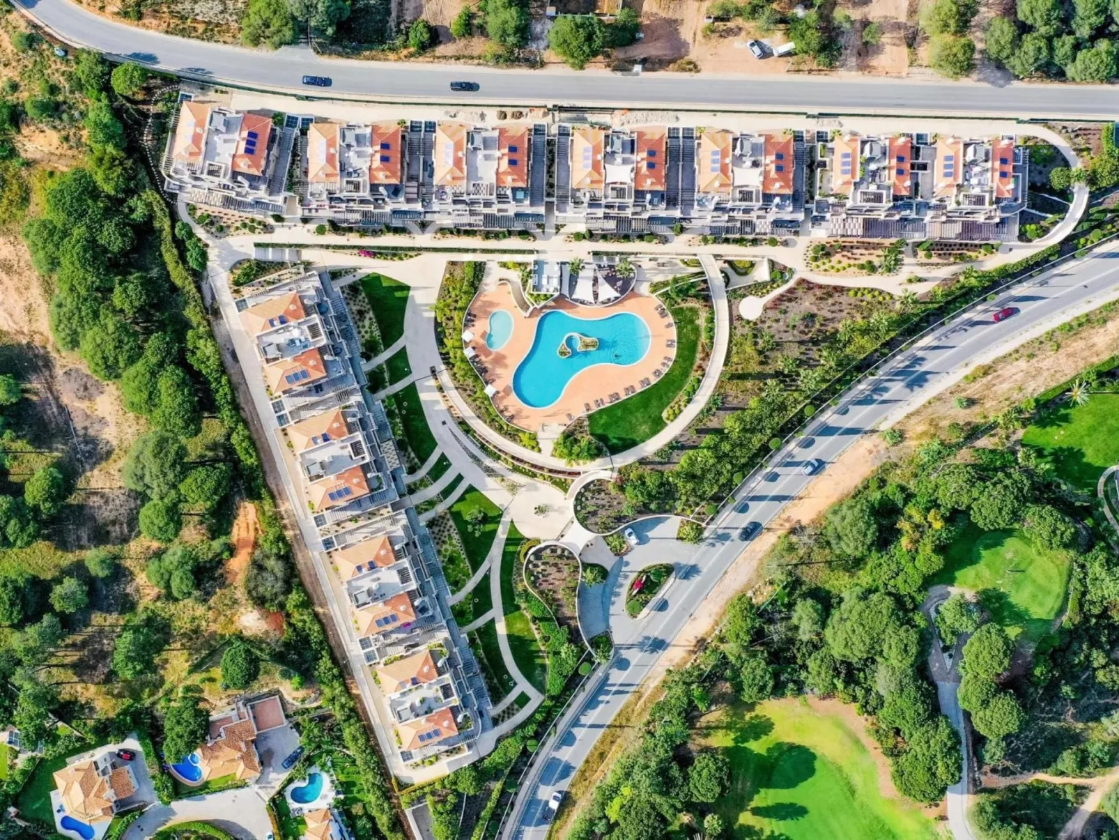 Pine Hills Coral-Buiten
