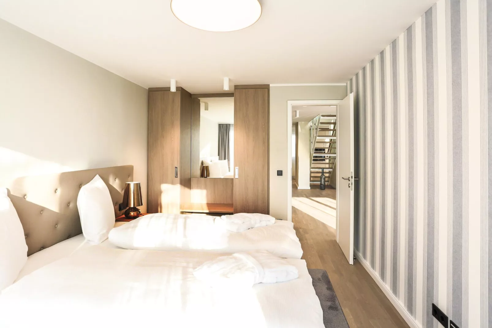 Apartments im MAREMÜRITZ Yachthafen Resort & Spa / Mare Grand Maisonette Suite 3 Erwachsene und 1 Kind 3-15 Jahre-Slaapkamer