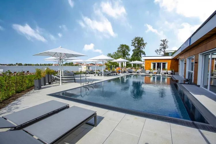 Apartments im MAREMÜRITZ Yachthafen Resort & Spa / Mare Grand Maisonette Suite 4 Personen-Zwembad