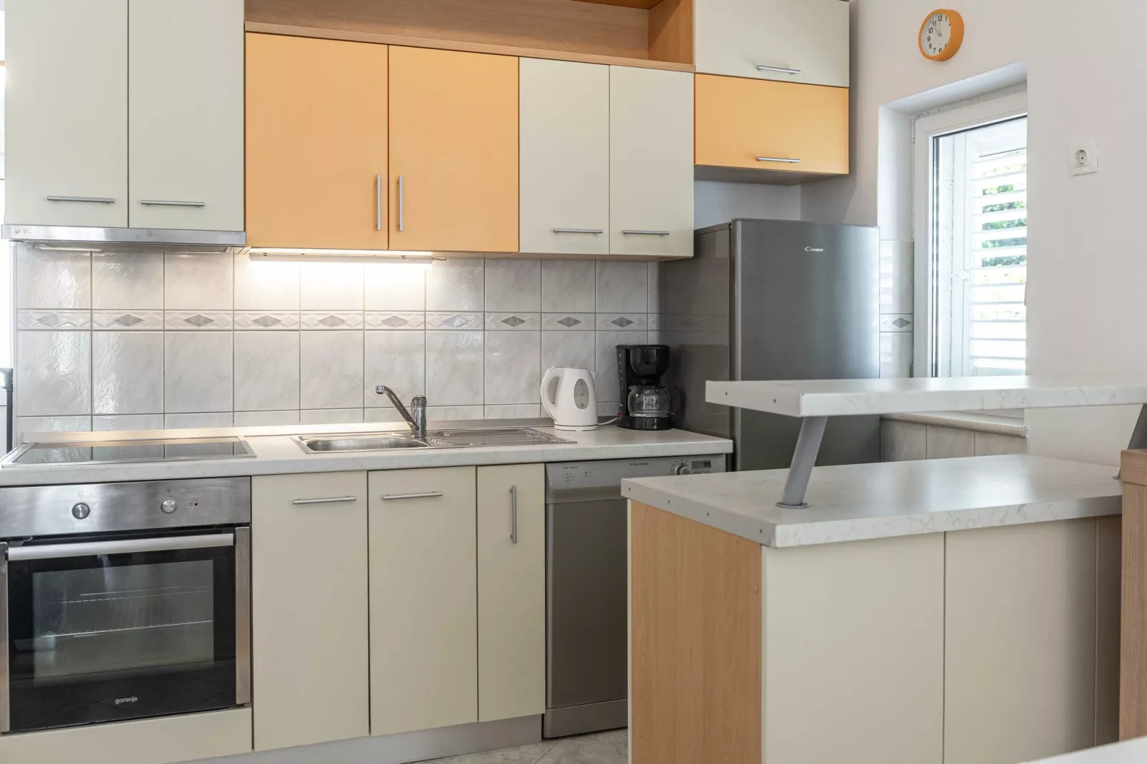 Green Hills Apartment - One Bedroom Apartment with Balcony and Sea View-Keuken