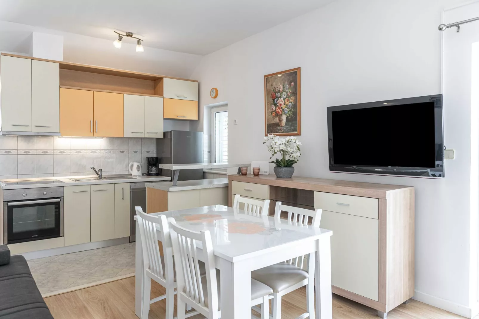 Green Hills Apartment - One Bedroom Apartment with Balcony and Sea View-Keuken