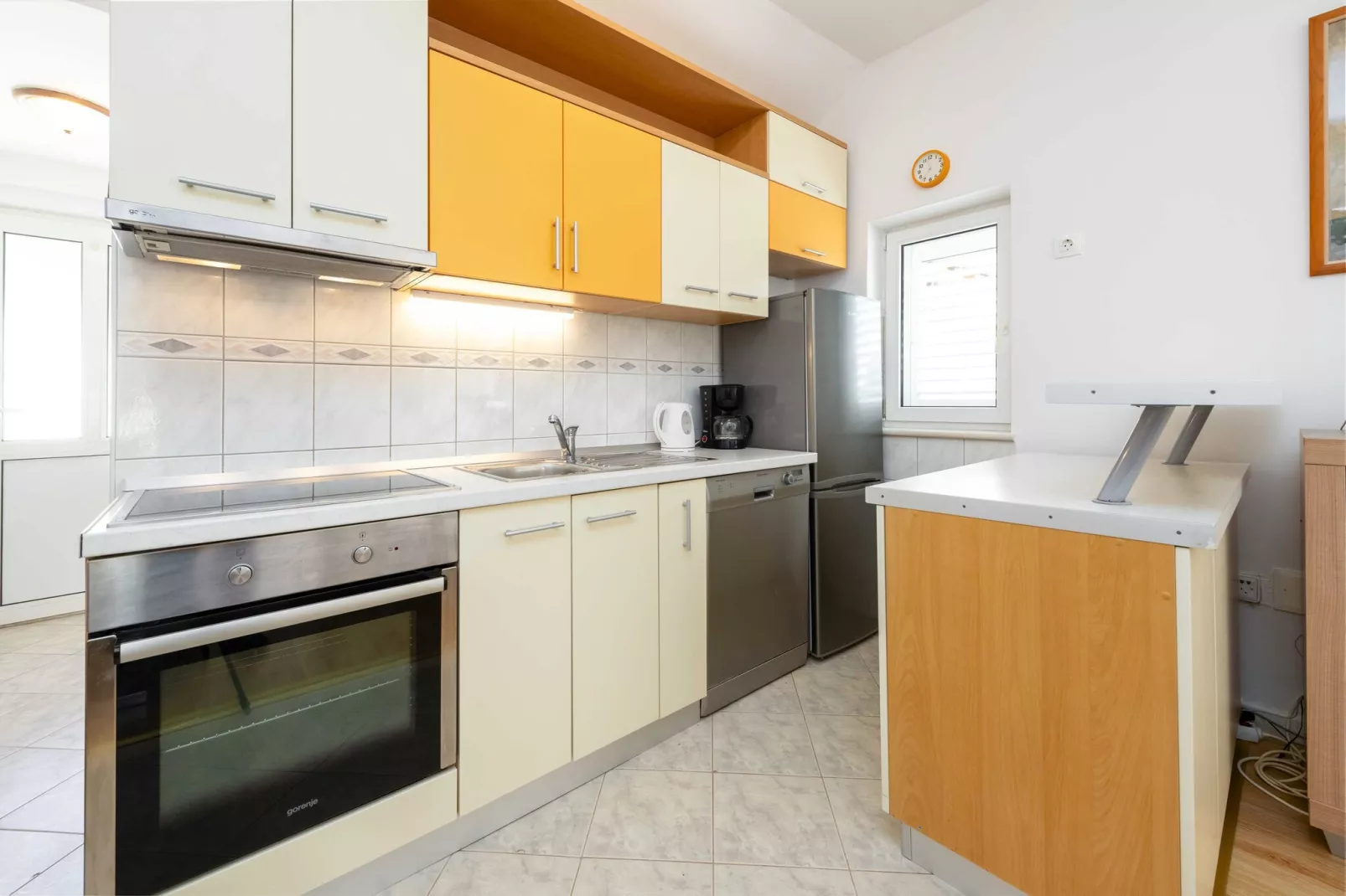 Green Hills Apartment - One Bedroom Apartment with Balcony and Sea View-Keuken