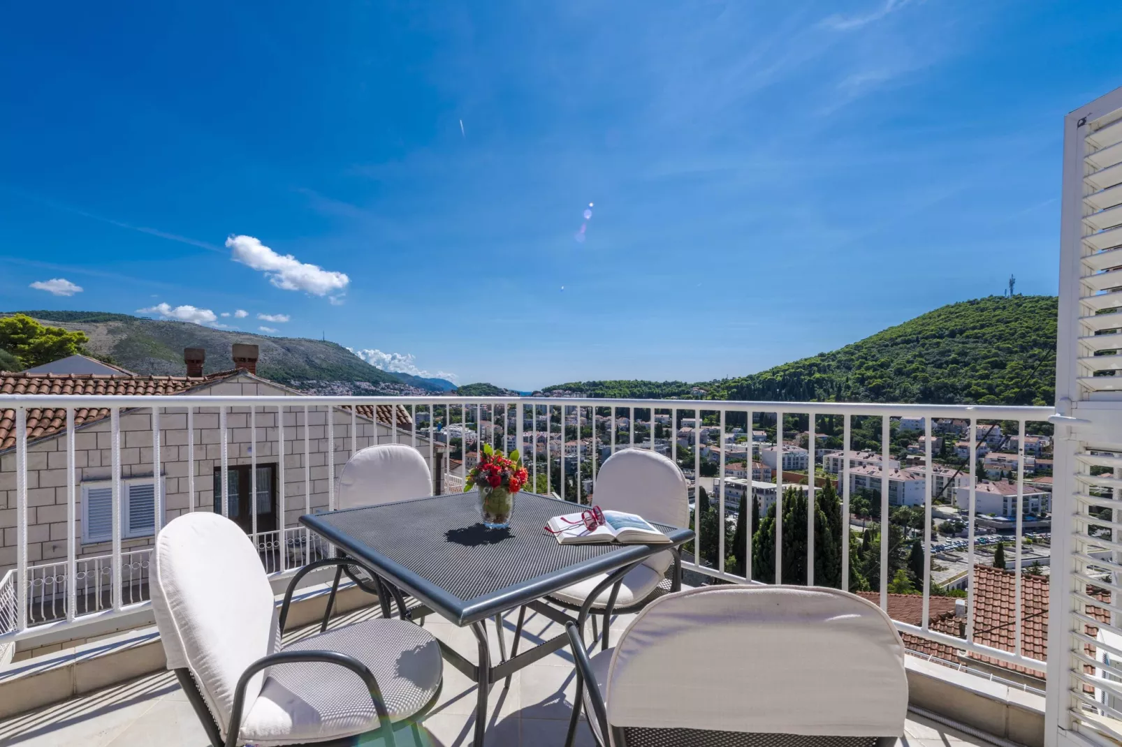 Green Hills Apartment - One Bedroom Apartment with Balcony and Sea View-Terrasbalkon