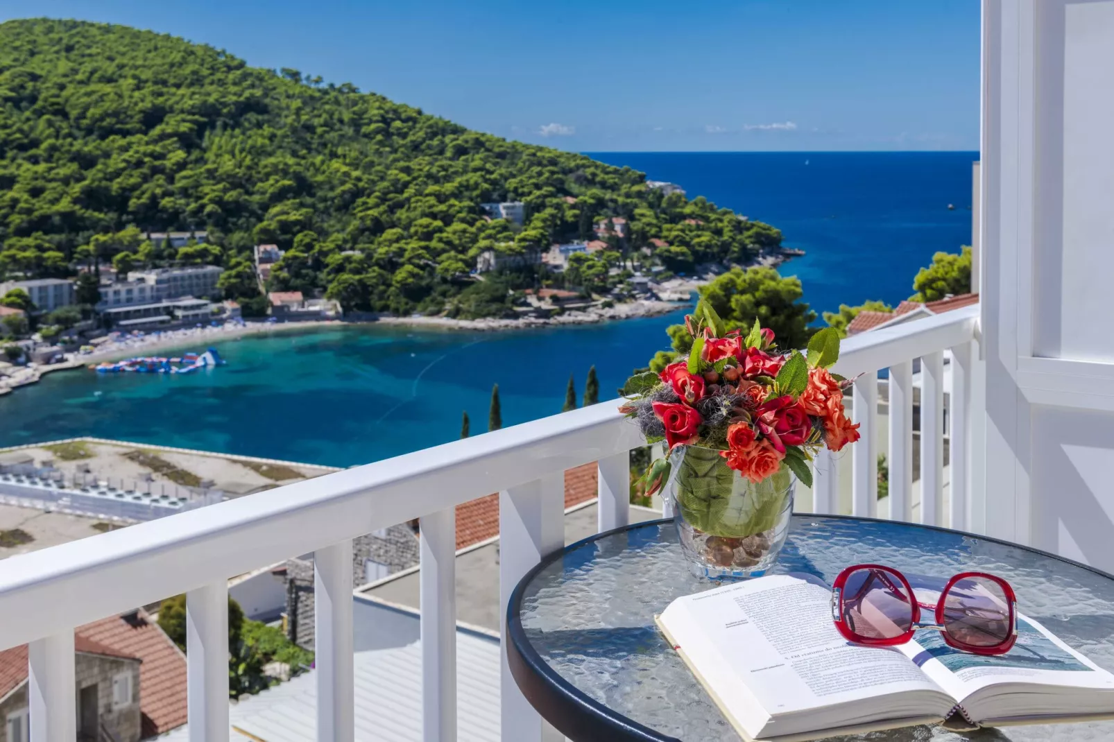 Green Hills Apartment - One Bedroom Apartment with Balcony and Sea View-Terrasbalkon