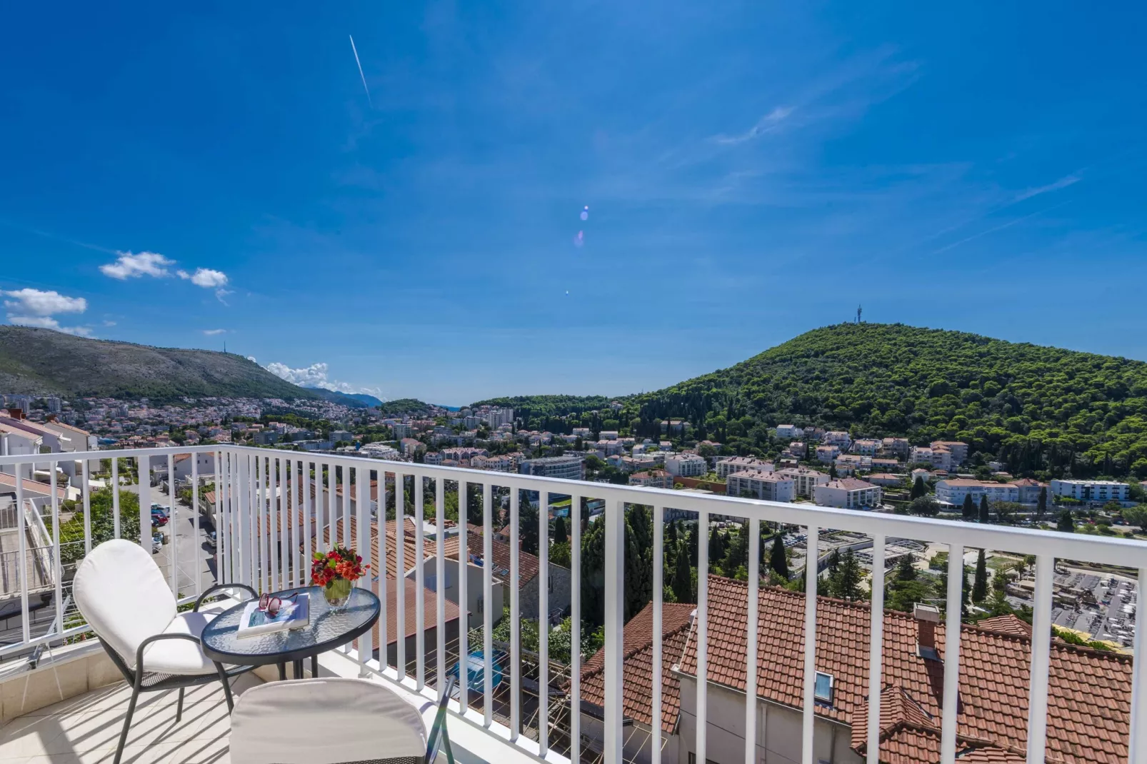 Green Hills Apartment - One Bedroom Apartment with Balcony and Sea View-Terrasbalkon