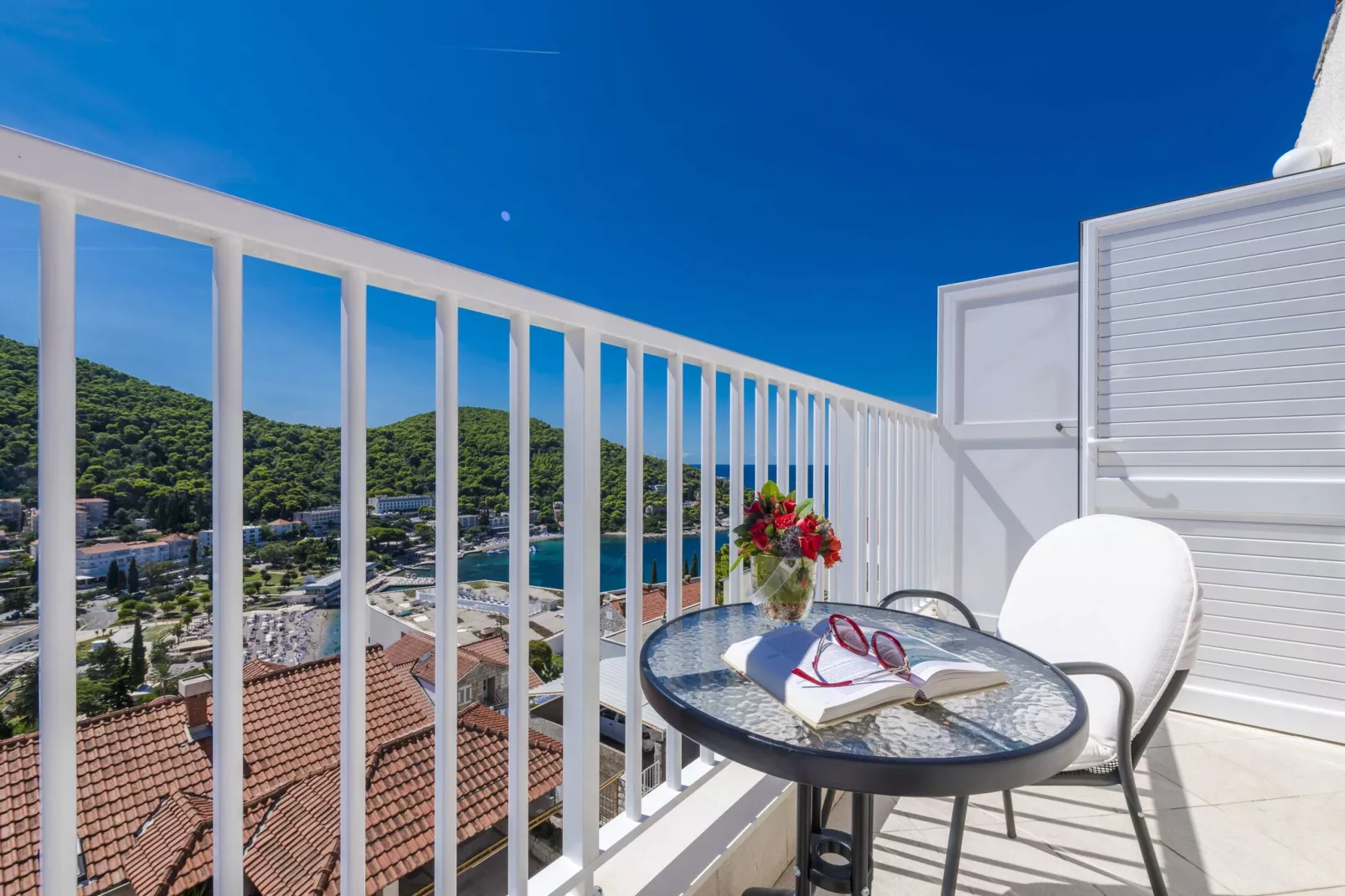Green Hills Apartment - One Bedroom Apartment with Balcony and Sea View-Terrasbalkon